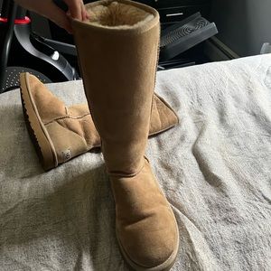 Woman’s tall sand uggs